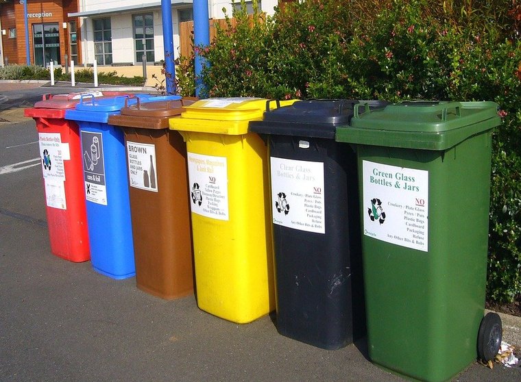 recycling-bins-373156_960_720
