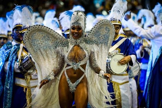 El carnaval de Sao Paulo se va hasta Bahía en un torrente de samba