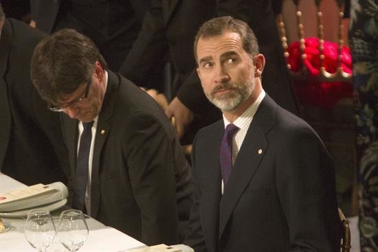 El Rey y Puigdemont abren de la mano la mayor feria tecnológica del mundo
