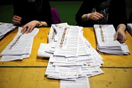Irlanda del Norte acude a las urnas en crisis por el colapso de su Gobierno