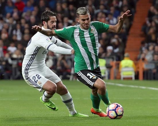 El Real Madrid gana 2-1 al Betis y recupera el liderato con otro gol de Ramos