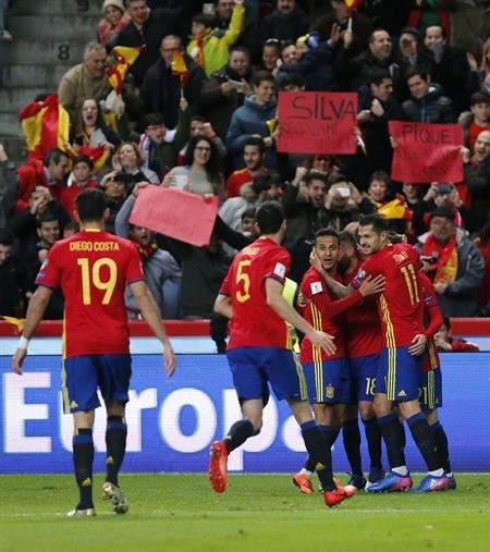 4-1. España agarra el liderato con fuerza y goles