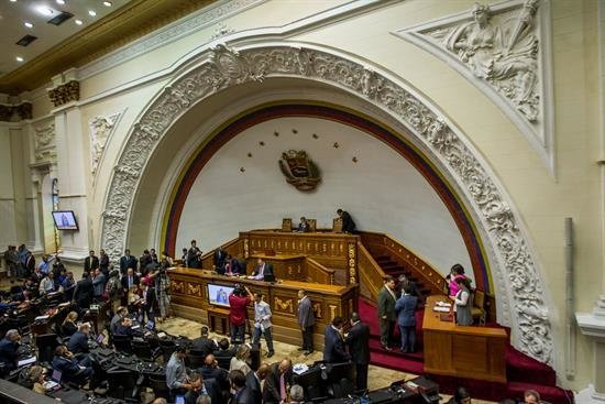 El Tribunal Supremo de Venezuela renuncia a asumir las funciones del Parlamento