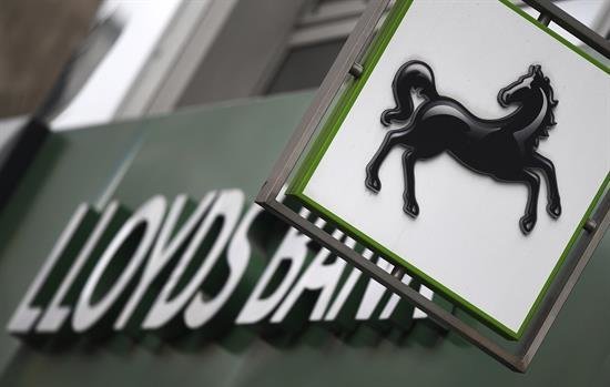 El Lloyds cerrará cien sucursales en el R.Unido y recortará 325 empleos