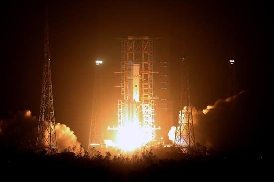 El carguero espacial chino logra acoplarse al laboratorio orbital Tiangong-2