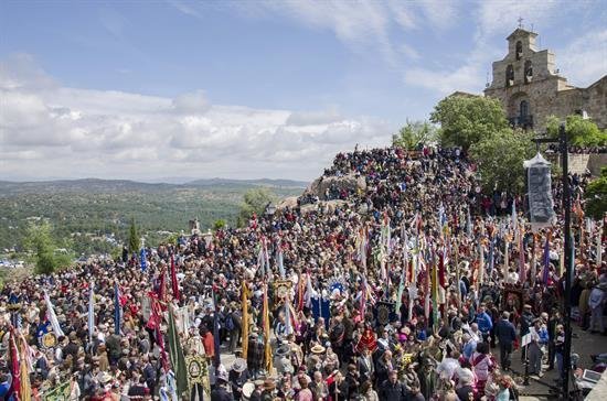 Miles de romeros veneran a la Virgen de la Cabeza, la reina de Sierra Morena