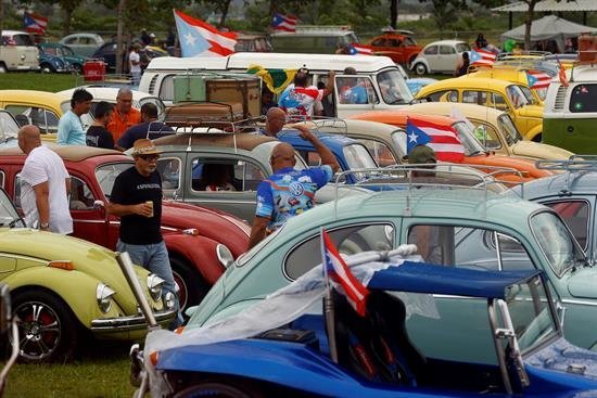 Puerto Rico bate récord mundial de desfile de automóviles antiguos en movimiento