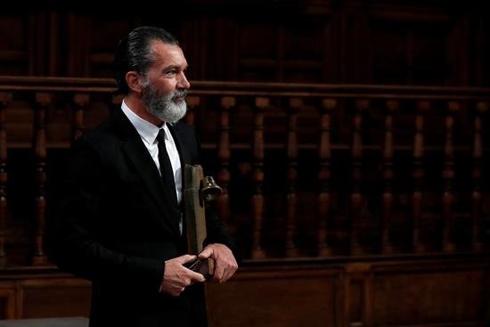 Banderas renuncia a un proyecto teatral en Málaga por el "trato humillante"