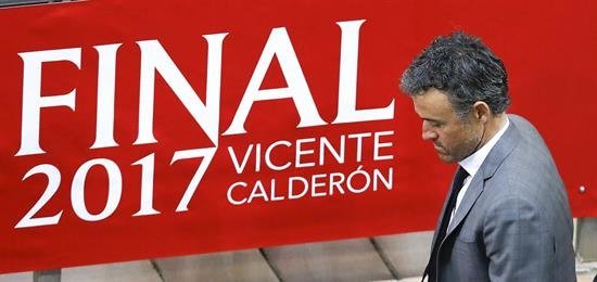 Luis Enrique se despide del Barcelona con su noveno título en tres años