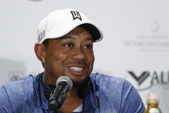 Arrestan en Florida al golfista Tiger Woods por conducir embriagado