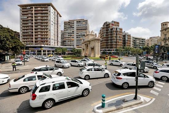 Taxistas de toda España protestan en Madrid contra la "competencia desleal"
