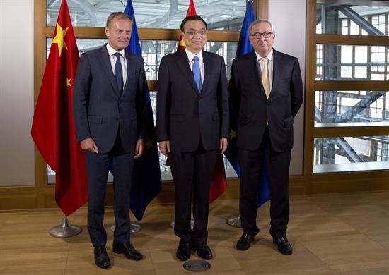 Juncker llama a que la UE y China lideren la implementación del Acuerdo de París