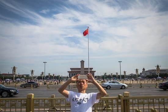 Los chinos cambian sus bicis por "tanques" para recordar masacre de Tiananmen
