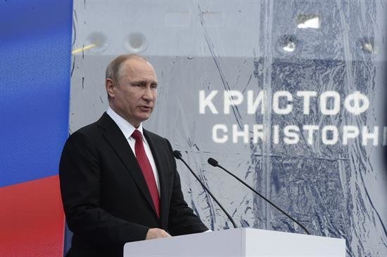 Putin promulga una ley para perseguir grupos en internet que inducen al suicidio
