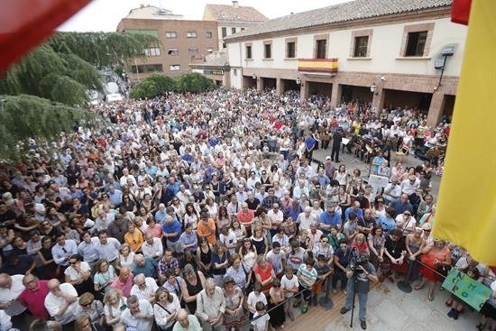 Cientos de personas rinden homenaje en Las Rozas al 'héroe del monopatín'