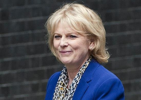 Diputada conservadora dice que May debe considerar su dimisión