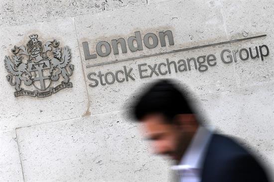 La Bolsa de Londres sube un 0,37 % tras la caída de la libra por el resultado electoral
