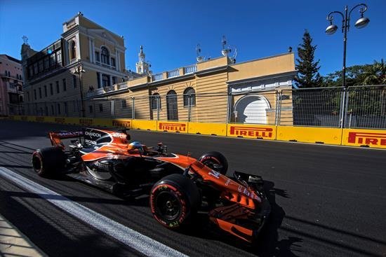 Alonso: "No somos competitivos, pero la carrera será larga y exigente"