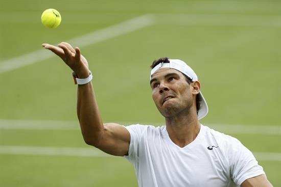 Rafa Nadal gana su segundo partido de exhibición previo a Wimbledon