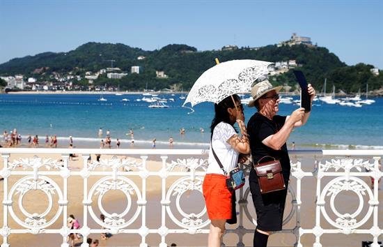 Los turistas extranjeros gastaron 28.235 millones hasta mayo, un 14,7 % más