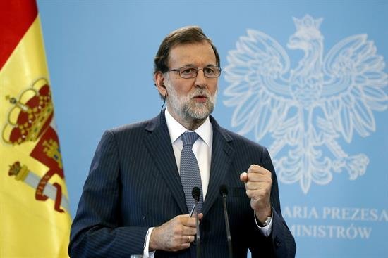 Rajoy pide confianza a los catalanes "sensatos" ante "delirios autoritarios"