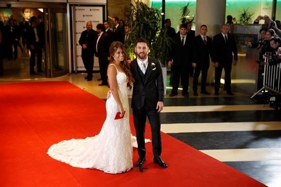 Messi dona bebidas y aperitivos que sobraron de su boda a entidades benéficas