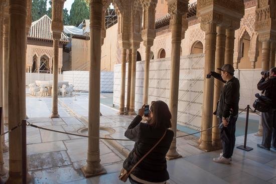 La Alhambra ultima la primera fase de intervención en el Patio de los Leones
