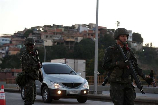 Las Fuerzas Armadas realizan una megaoperación contra el crimen organizado en Río