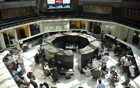 Las bolsas de América Latina siguen a Wall Street en la senda de los resultados mixtos