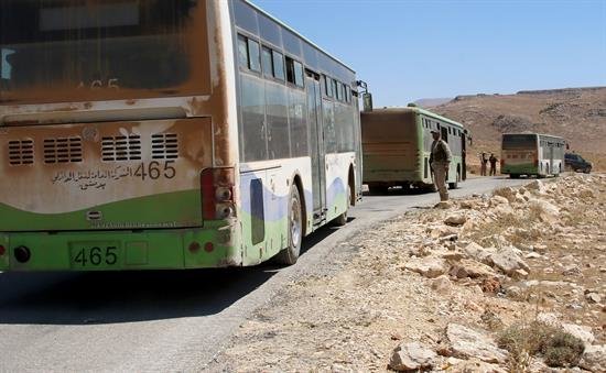 Comienza la evacuación del EI de la zona fronteriza del Líbano y Siria