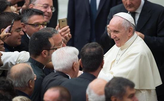 El Vaticano confirma que el papa no se reunirá con las FARC, la oposición o los obispos venezolanos