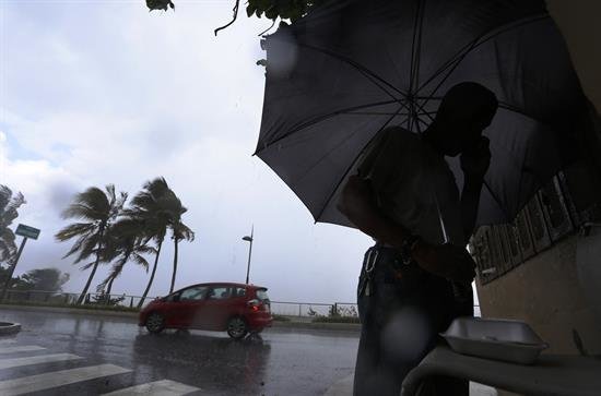 Florida toma medidas ante el posible paso del huracán Irma