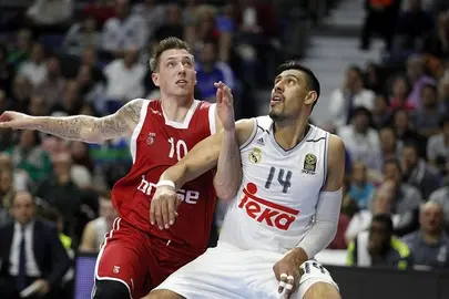 gustavo-ayon-real-madrid-eb15