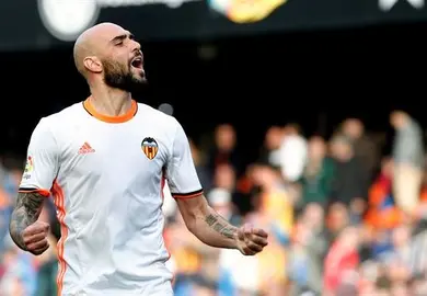 2-0. Un Valencia muy serio gana bien al Athletic y se aleja del descenso
