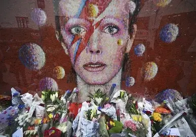 David Bowie opta a dos premios Brit un a&ntilde;o despu&eacute;s de su muerte