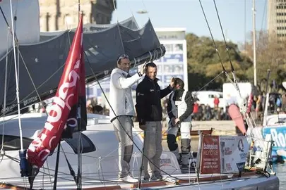 Didac Costa cruza la meta tras 108 d&iacute;as de navegaci&oacute;n en decimocuarto lugar