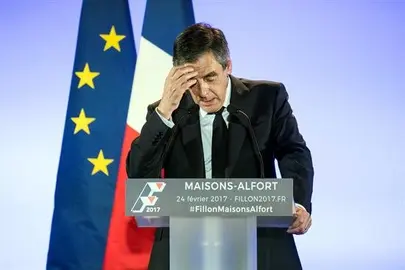El Gobierno franc&eacute;s contraataca a Fillon, que le reprocha el clima electoral