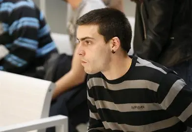 Un acusado de ensalzar a ETA en Twitter acepta 2 a&ntilde;os de prisi&oacute;n