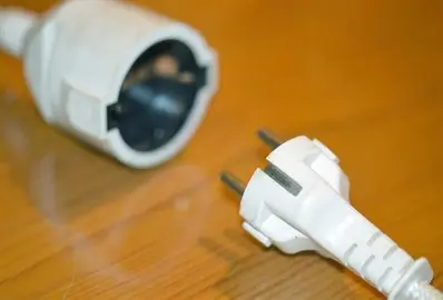 El recibo de la luz baja un 15 % frente a enero pero supera al de hace un a&ntilde;o