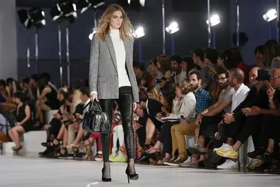 La cadena de moda Mango pone en marcha el probador y el tique digital