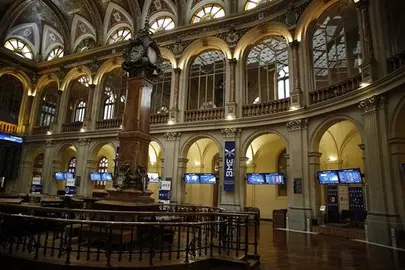 La Bolsa espa&ntilde;ola negocia en febrero 45.279 millones, el 19,6 por ciento menos