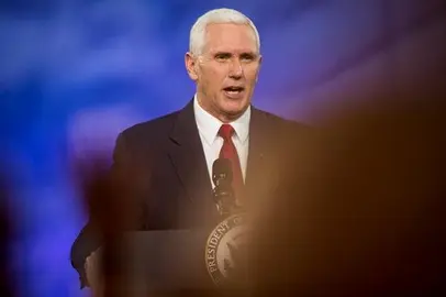 Pence subraya que M&eacute;xico pagar&aacute; el muro fronterizo que quiere levantar Trump