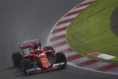 El Ferrari de Raikkonen es el m&aacute;s r&aacute;pido en una jornada con tiempos lentos