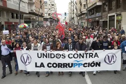 Miles de murcianos piden la dimisi&oacute;n de S&aacute;nchez en una marcha anticorrupci&oacute;n