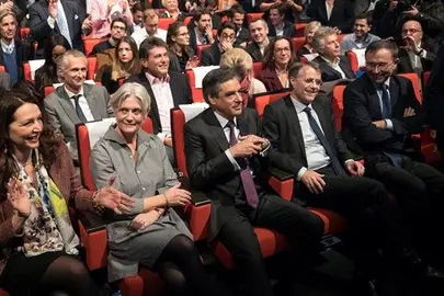 Sarkozy propone una reuni&oacute;n a tres con Jupp&eacute; y Fillon para arreglar la crisis