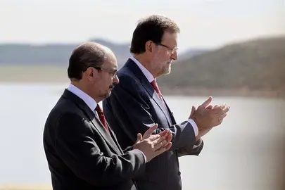 Rajoy transmite a Lamb&aacute;n el mensaje de tranquilidad que ha emitido el Grupo PSA