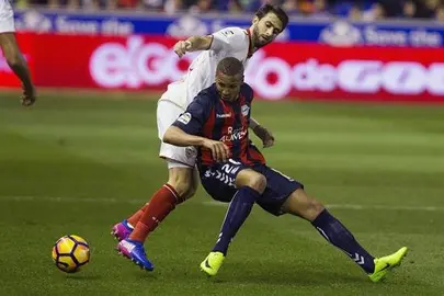 1-1. El Sevilla salva un punto ante aguerrido Alav&eacute;s, que puso m&aacute;s coraz&oacute;n