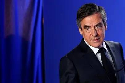 Fillon recibi&oacute; un pr&eacute;stamo de 50.000 euros que no declar&oacute;, seg&uacute;n "Le Canard"