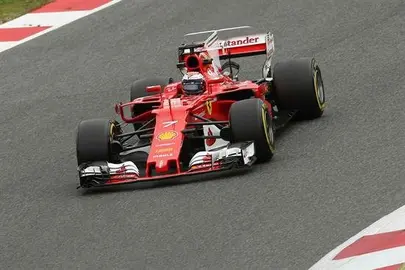 Raikkonen bate el r&eacute;cord; Sainz es tercero y el McLaren de Alonso defrauda