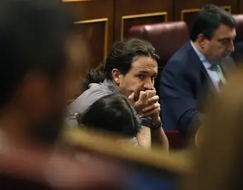 Iglesias defiende que la televisi&oacute;n p&uacute;blica no est&aacute; para misas cat&oacute;licas